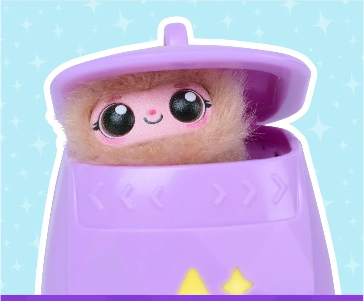 mascota virtual asomándose desde su cápsula