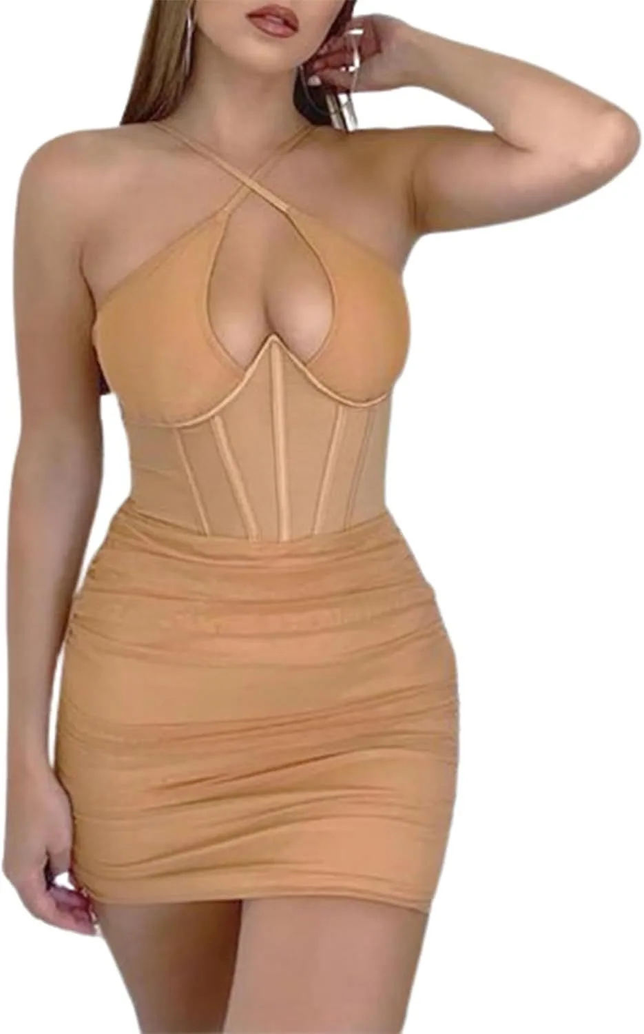 vestido curto justo cruzado: o decote halter cruzado